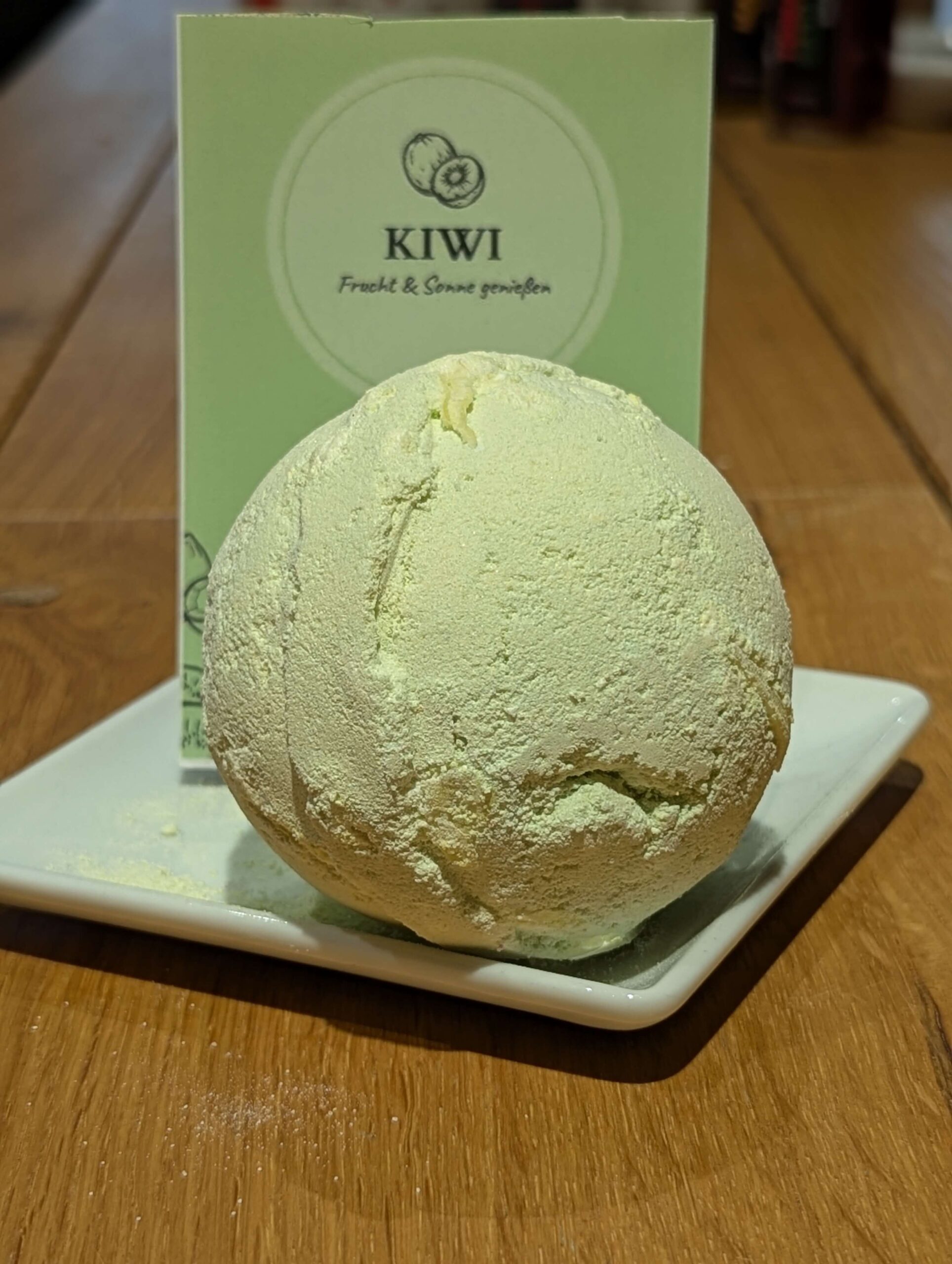 Kiwi Badebombe mit Shea- und Kokosbutter